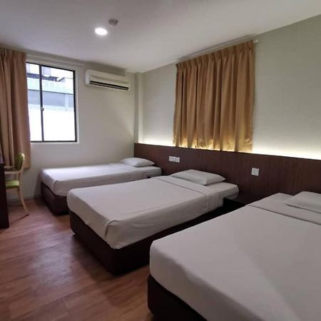 Hotel Holiday קוטה קינבלו מראה חיצוני תמונה