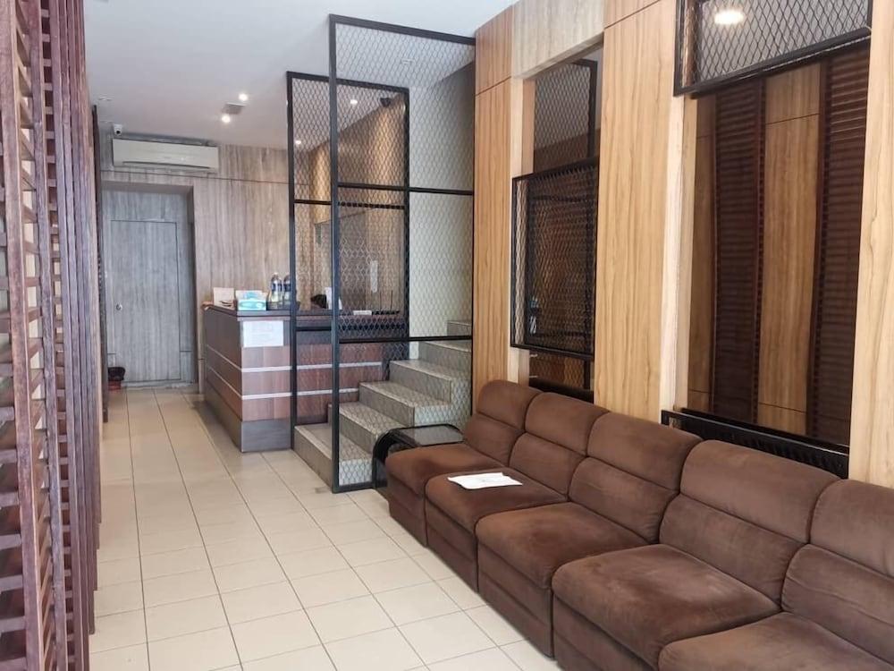 Hotel Holiday קוטה קינבלו מראה חיצוני תמונה