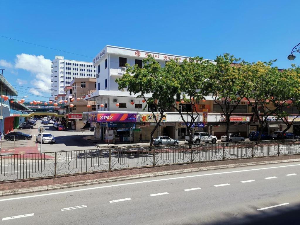 Hotel Holiday קוטה קינבלו מראה חיצוני תמונה