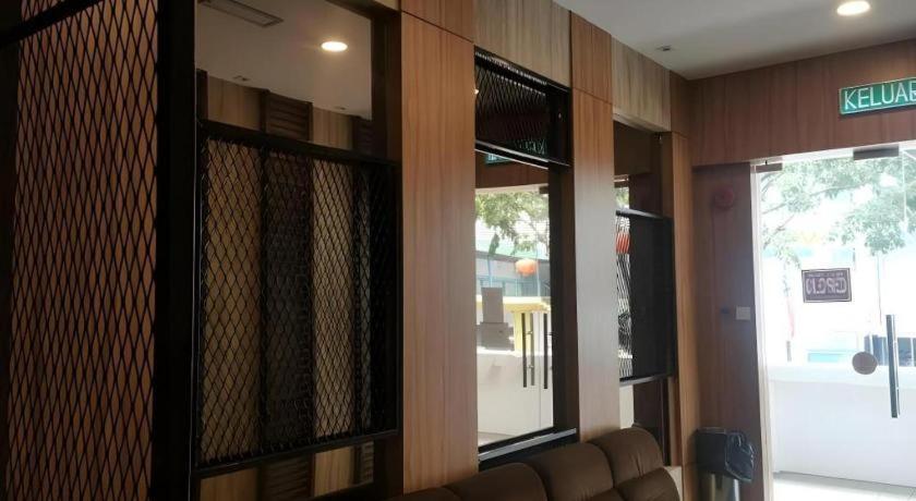 Hotel Holiday קוטה קינבלו מראה חיצוני תמונה
