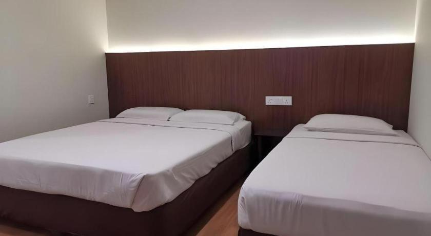 Hotel Holiday קוטה קינבלו מראה חיצוני תמונה